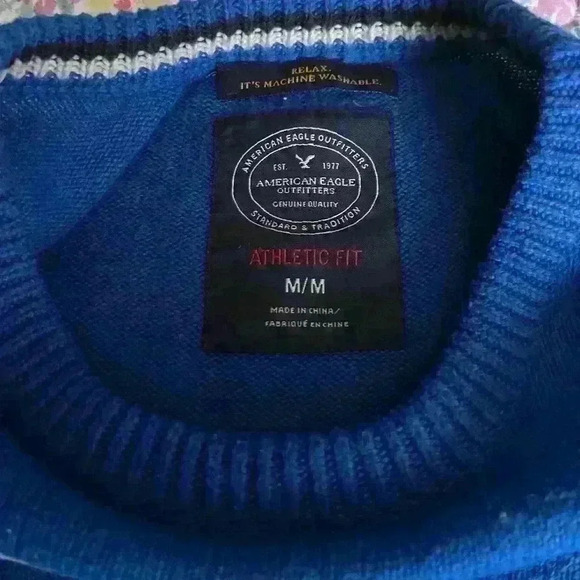 Young men, size medium, American Eagle, athletic fit, pull over​​​​​​​​ - Picture 4 of 5